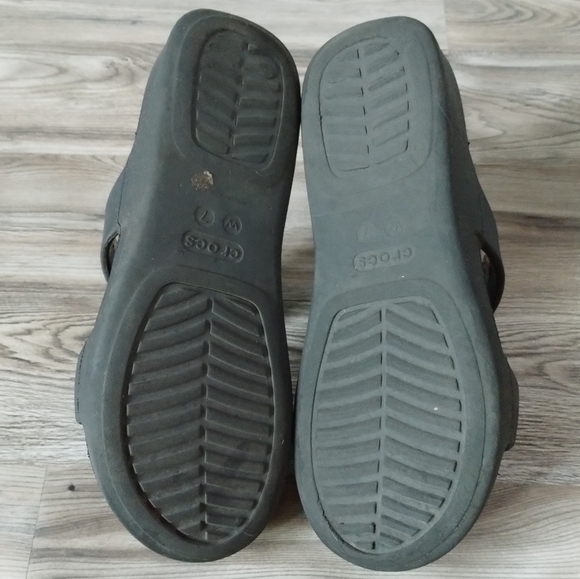 Crocs Monterey Metallic Open Toe Slip-On Black Wedge Women's Size 7 - Picture 5 of 6